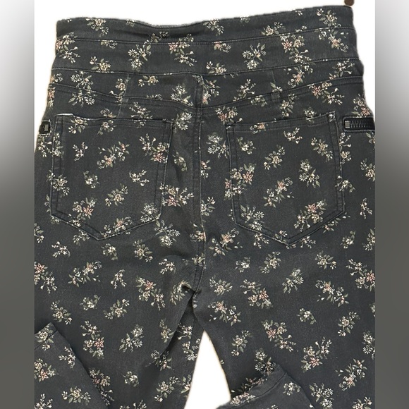 AFRM Ditzy floral flare jeans - Picture 2 of 8